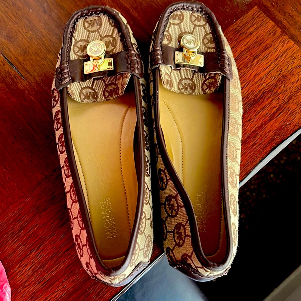 MICHAEL KORS FLATS. BRAND NEW WITHOUT TAGES. NEVER WORN